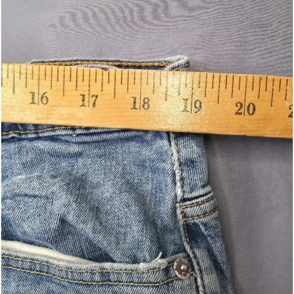 Levis levi 569